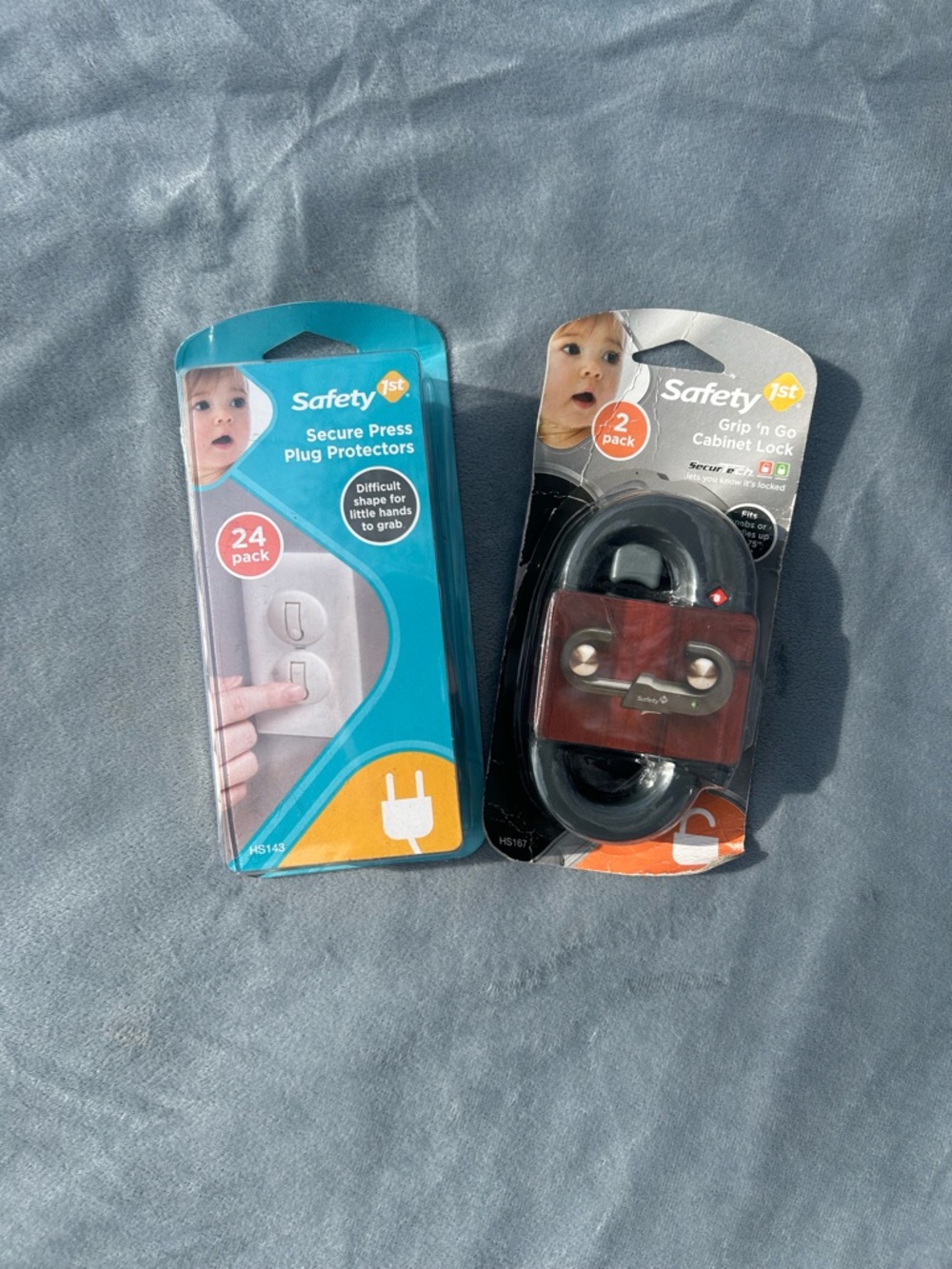 🔥3/$8- Safety 1st Childproof Plug Protectors & Cabinet Lock